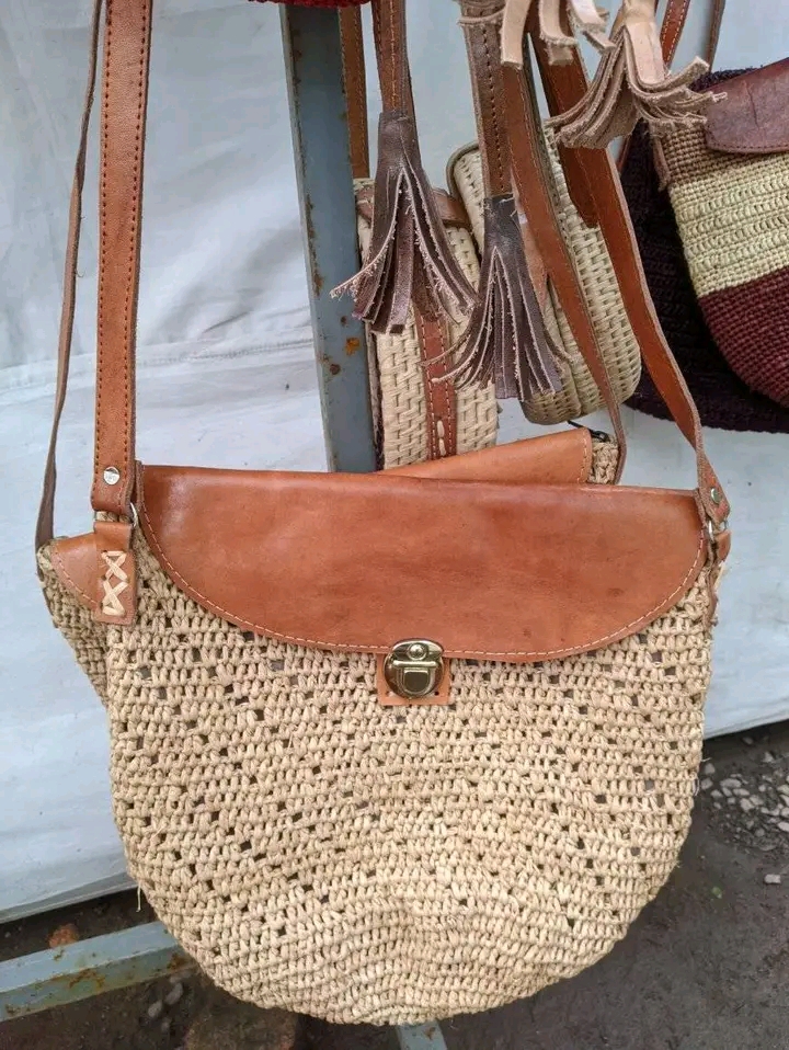Raffia shoulder bag handmade Madagascar